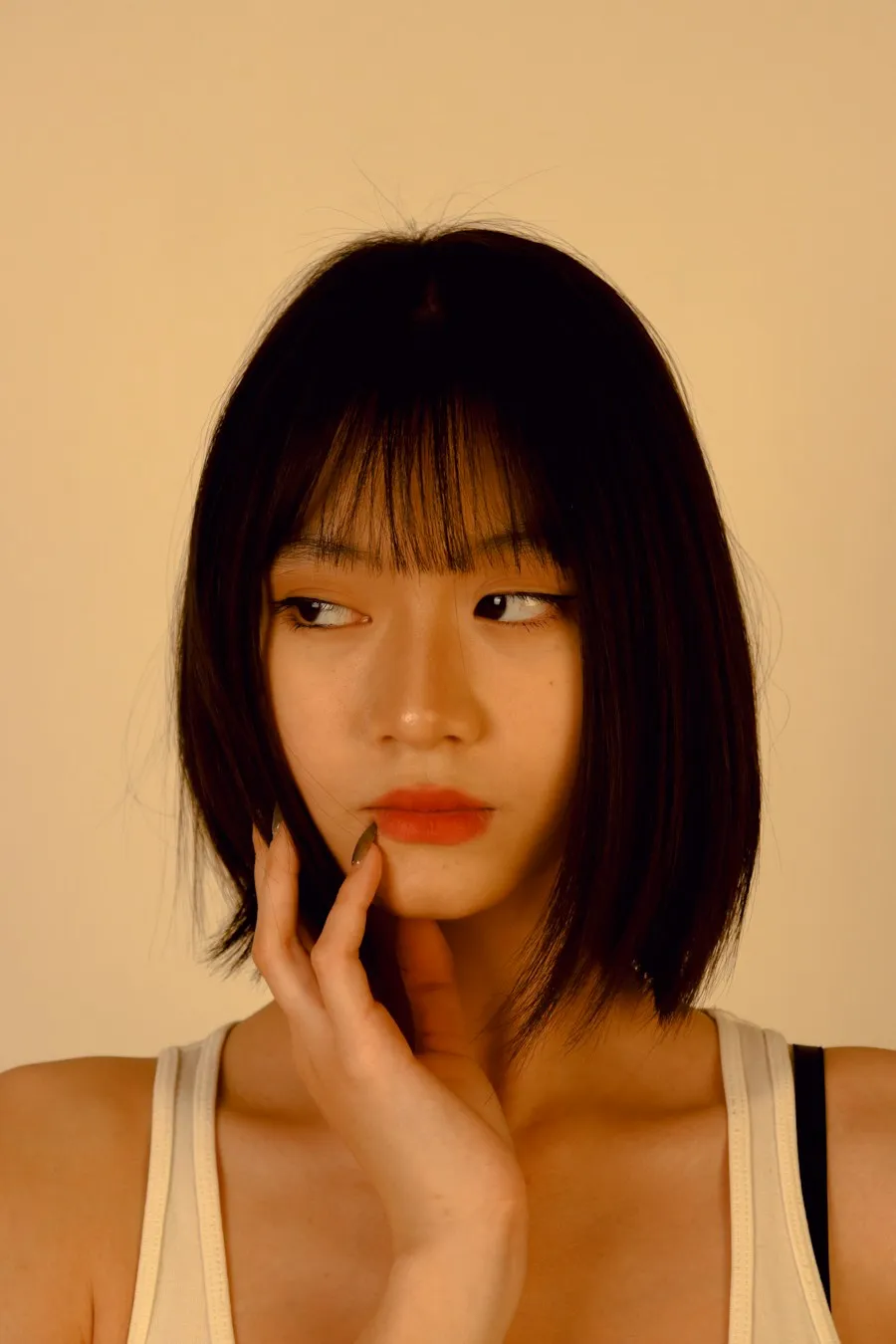 切りっぱなしの前髪ありボブのヘアスタイル例